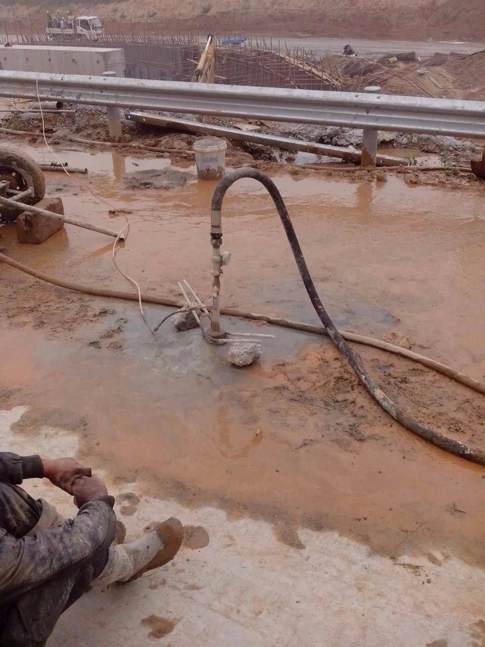 杨林街道路基压密注浆